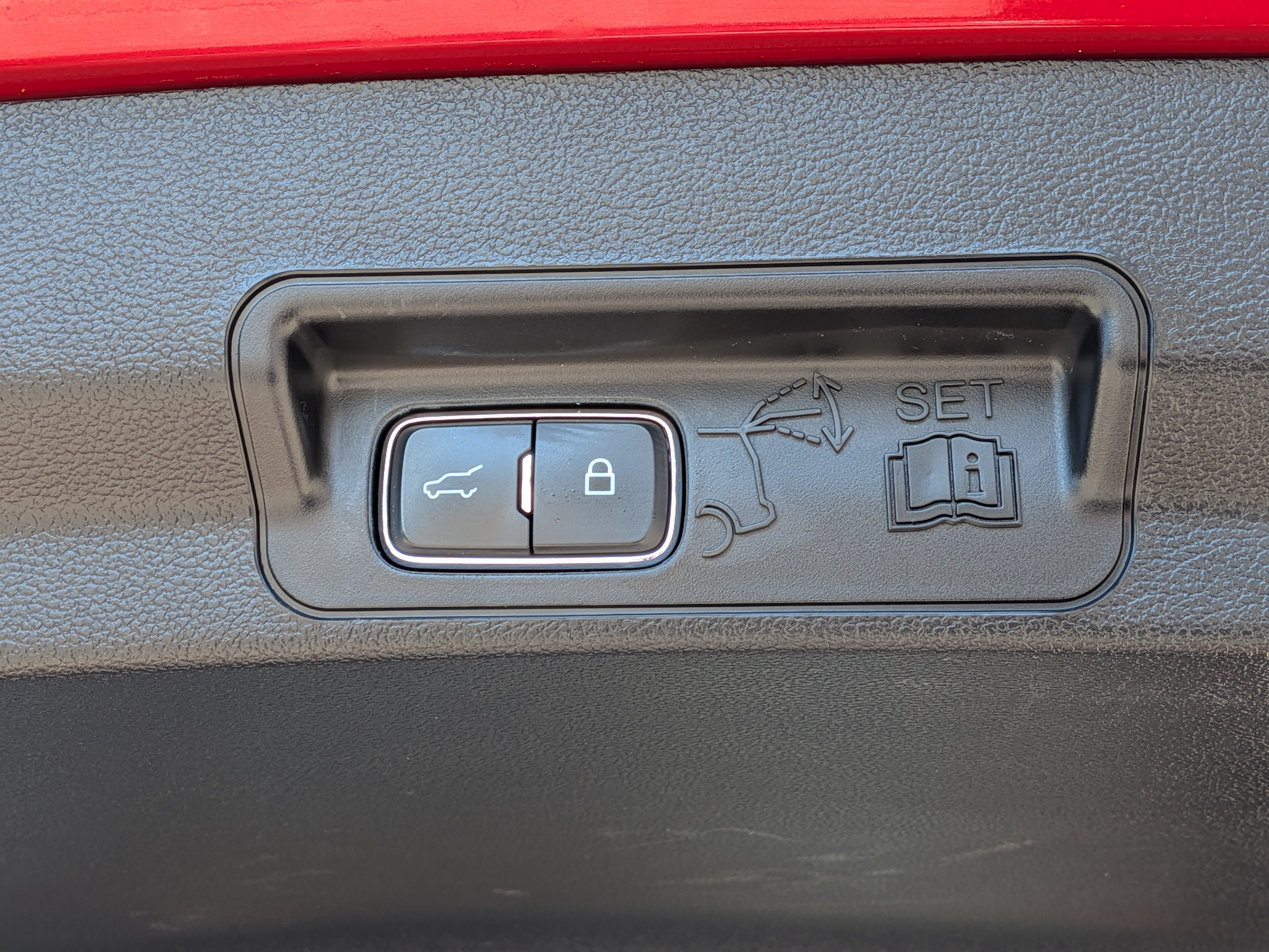 Used 2023 Rapid Red Metallic Tinted Clearcoat Ford XLT image 14