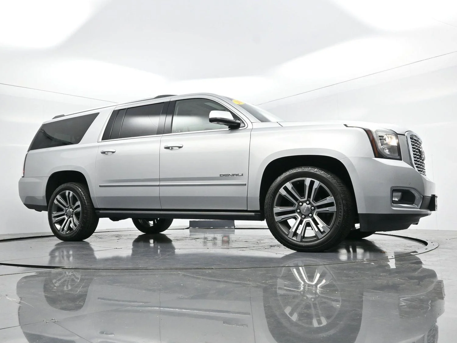 Used 2019 QUICKSILVER METALLIC GMC Denali image 47