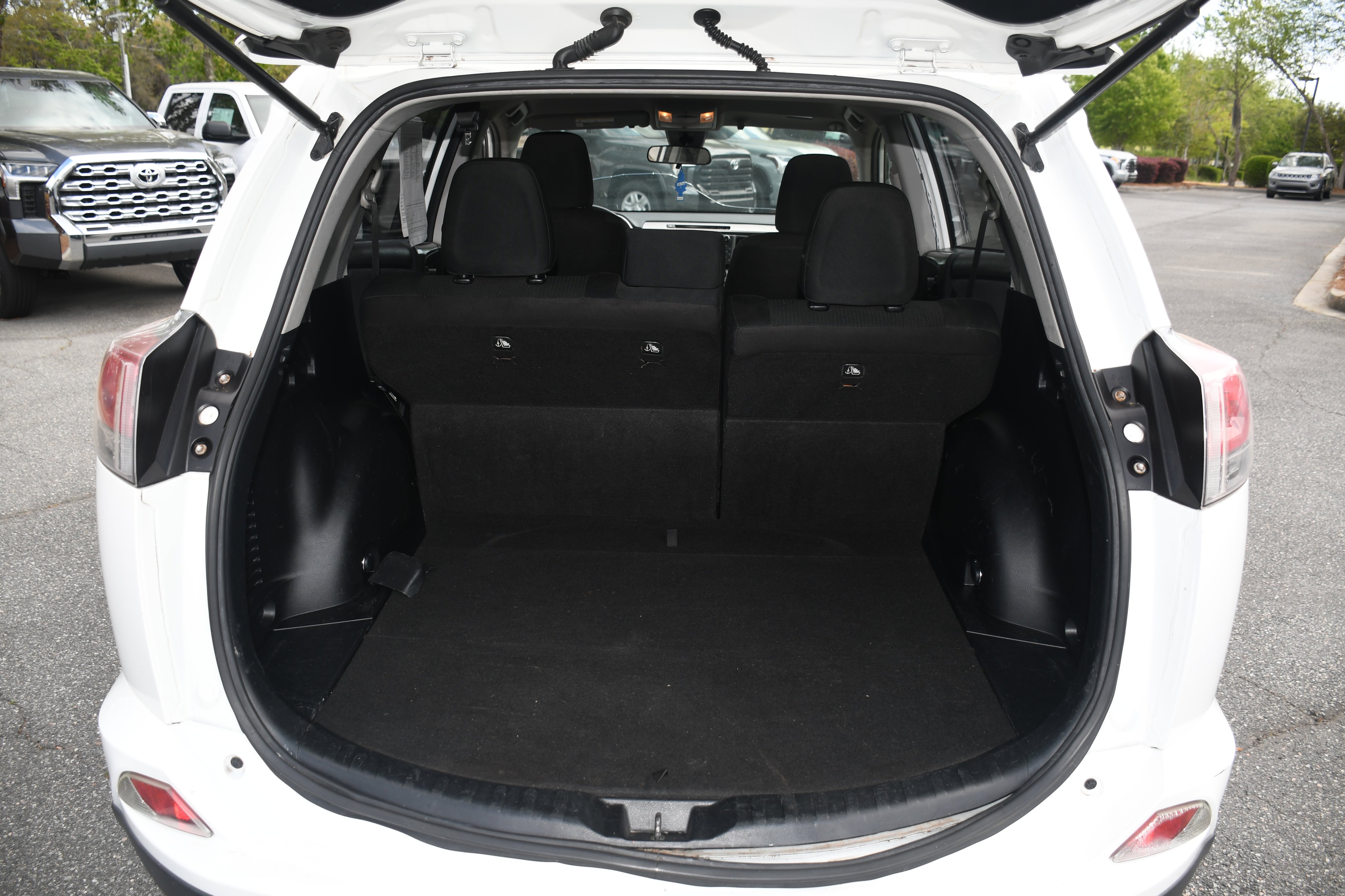 Used 2017 White Toyota LE image 15