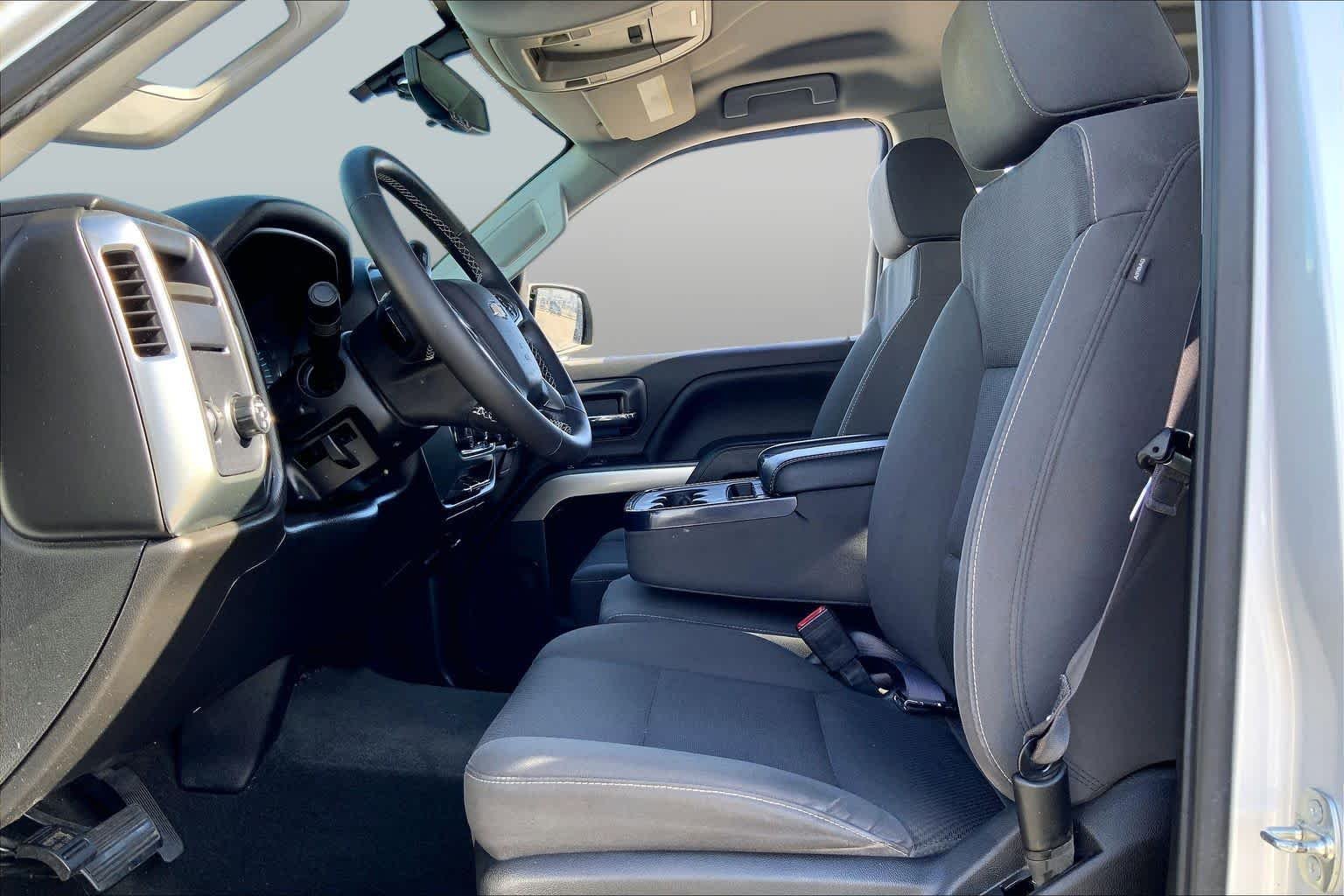 Used 2017 Silver Ice Metallic Chevrolet LT image 8