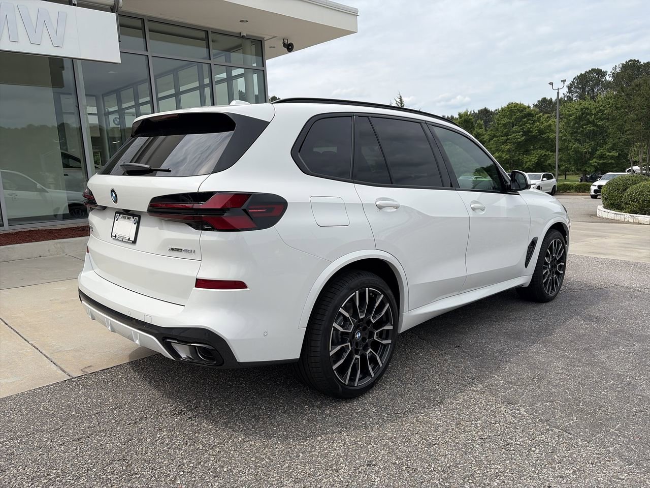 New 2026 Alpine White BMW xDrive40i image 8