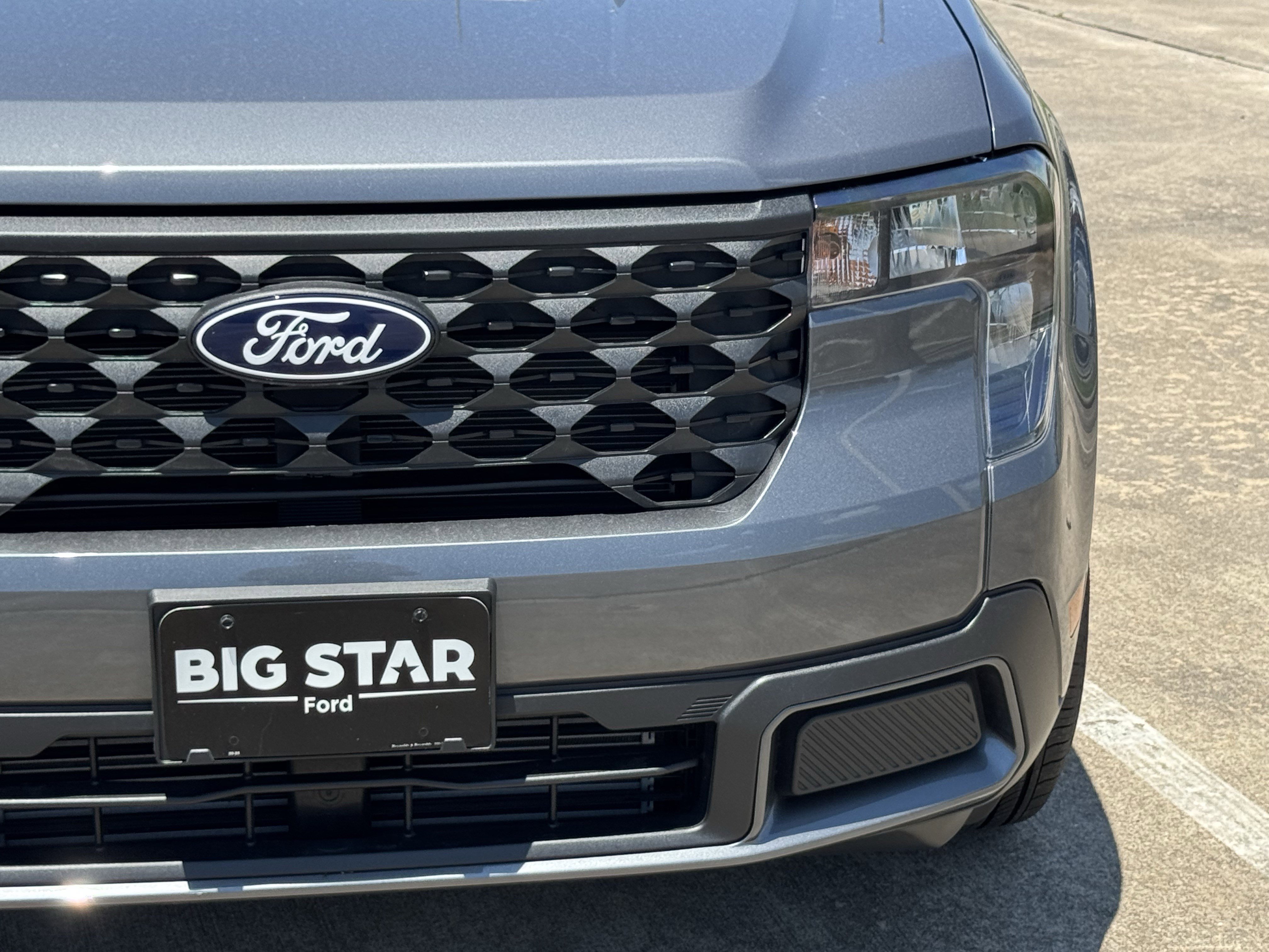 New 2026 Carbonized Gray Metallic Ford XLT image 4