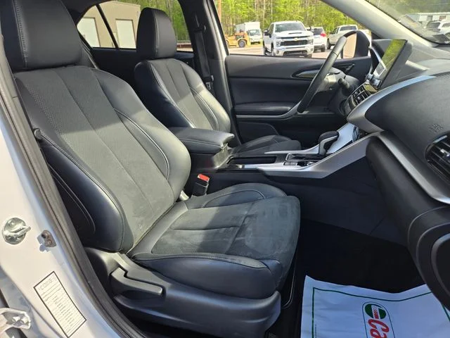 Used 2025 White Mitsubishi SE image 19