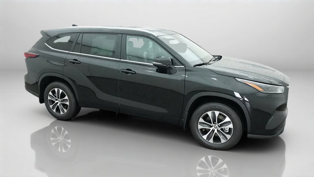 New 2026 Midnight Black Metallic Toyota XLE image 6