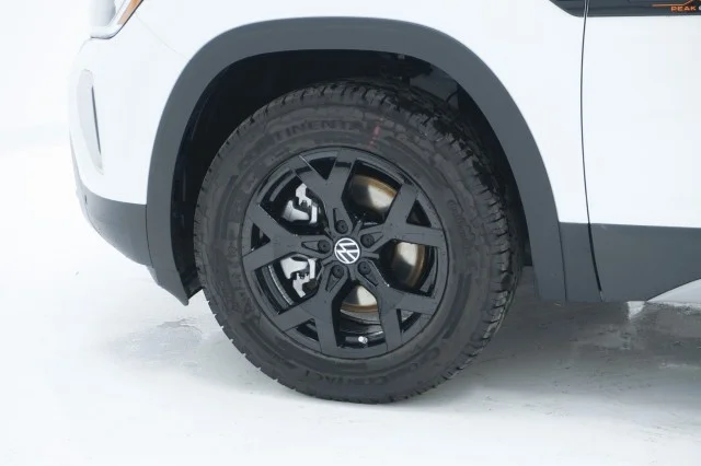 New 2026 Opal White Pearl Volkswagen 2.0T Peak Edition image 13
