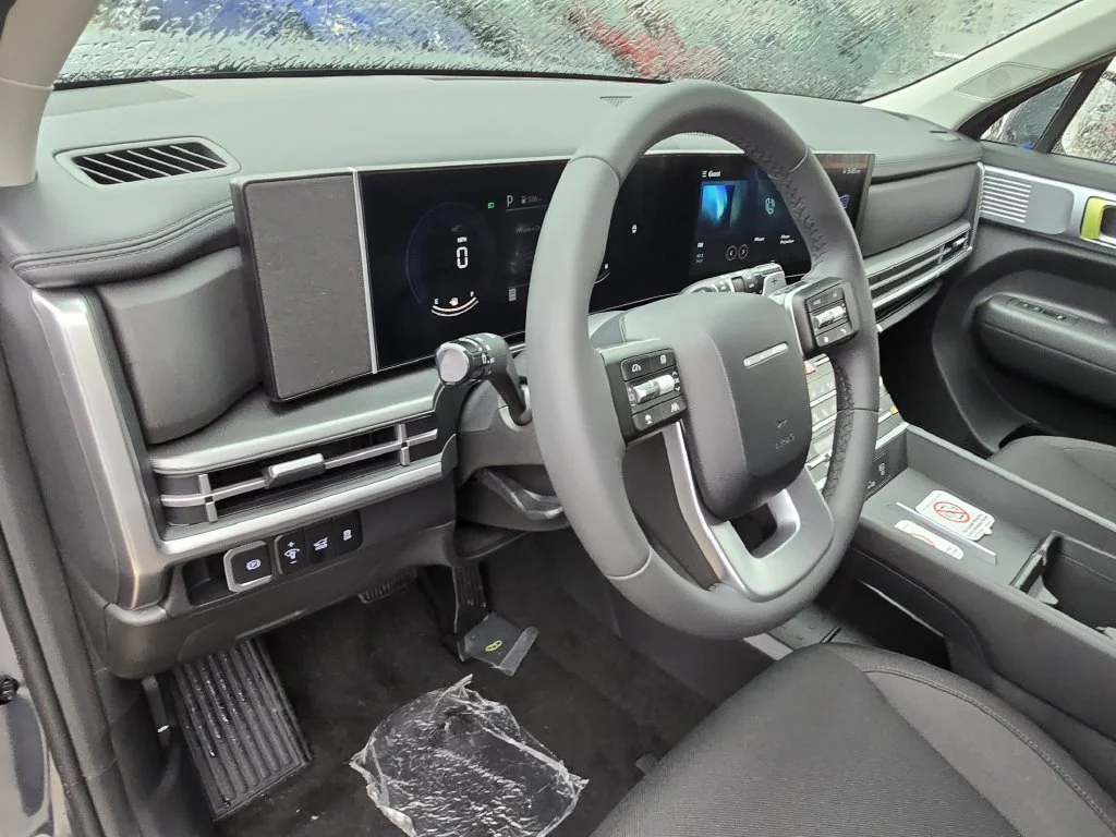 New 2027 Gray Hyundai SE image 13