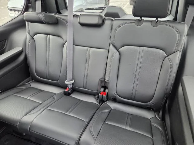 New 2026 Bright White Clear-Coat Exterior Paint Jeep  image 7