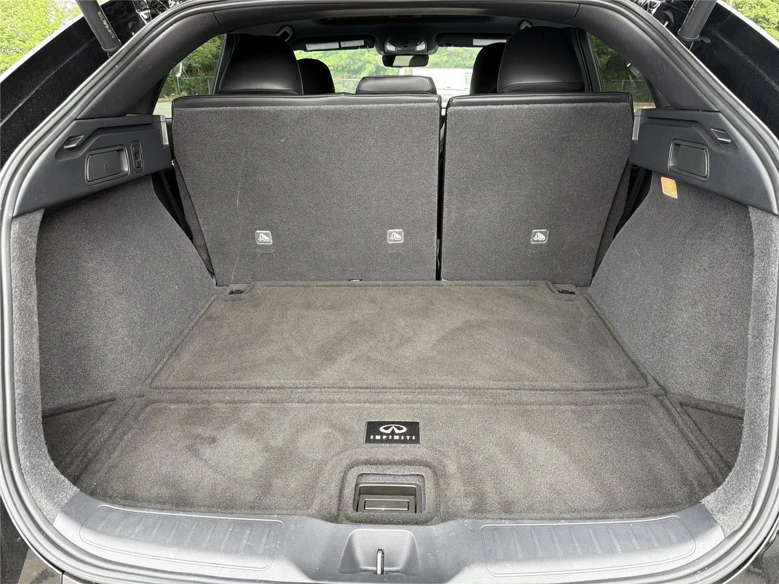 Used 2025 Black Obsidian INFINITI LUXE image 29