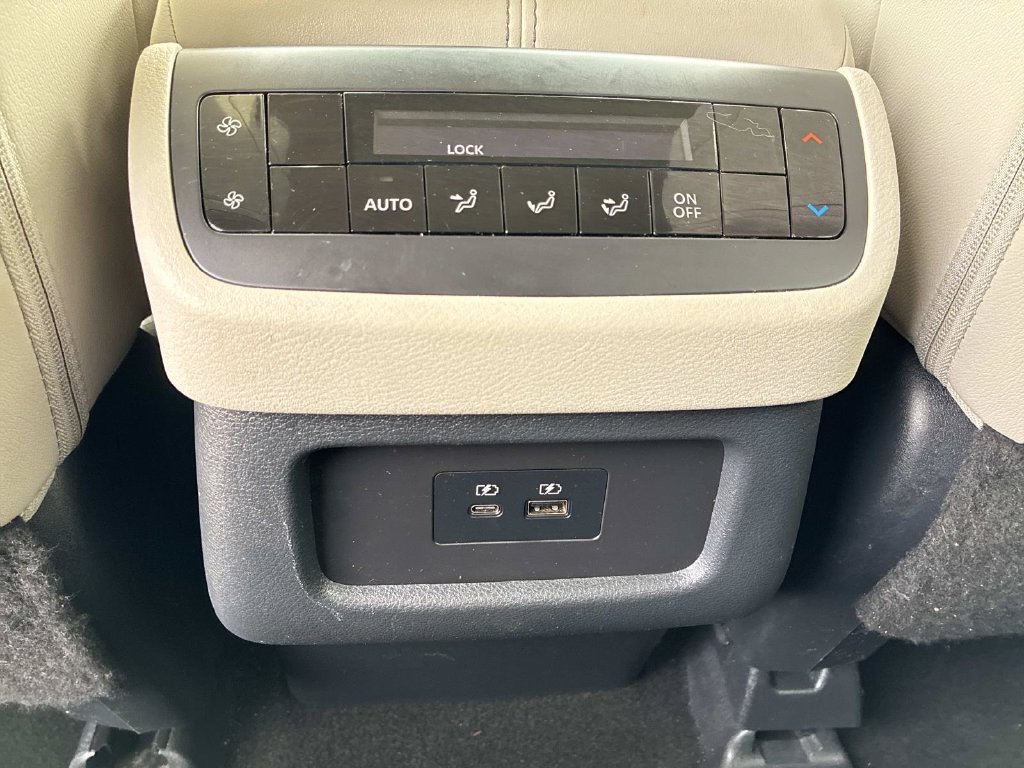 Used 2023 White Nissan SL image 18