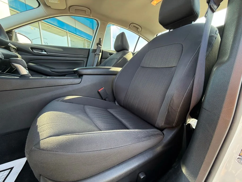 Used 2025 White Nissan 2.5 SV image 30