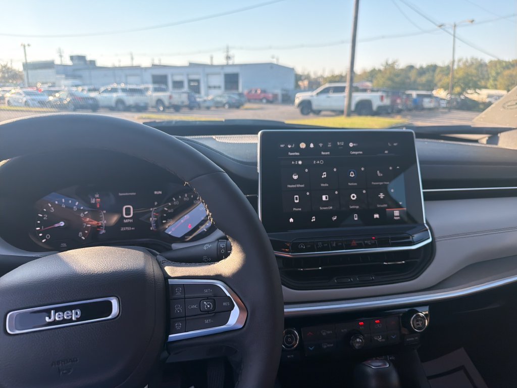 Used 2025 White Jeep Limited image 21