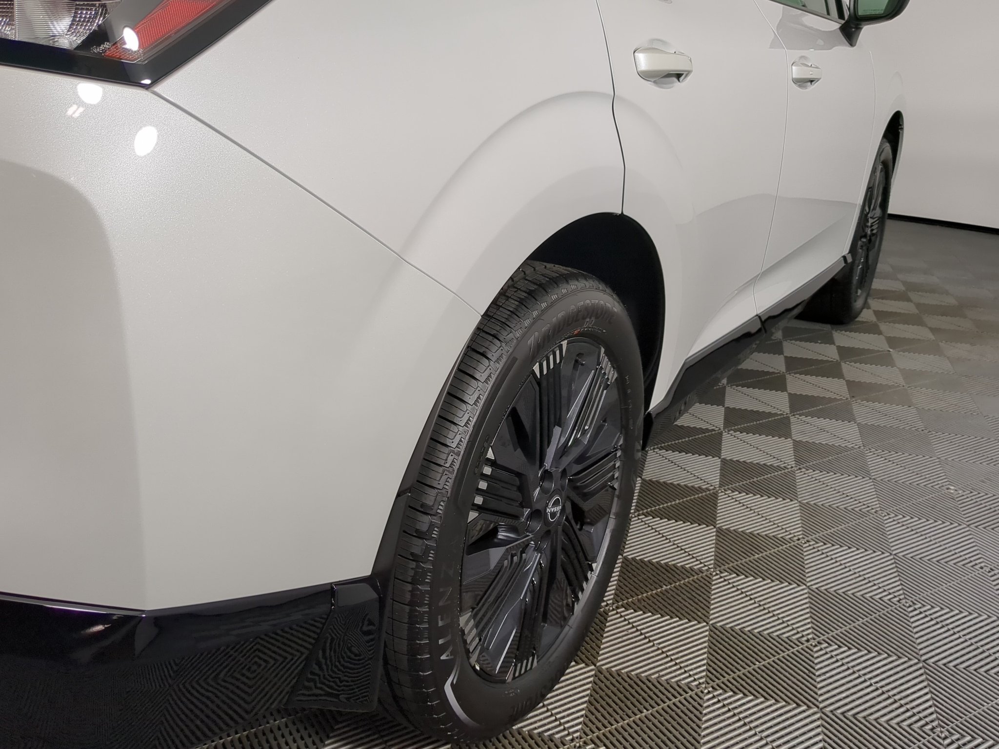 New 2027 Everest White Pearl TriCoat Nissan Platinum image 8