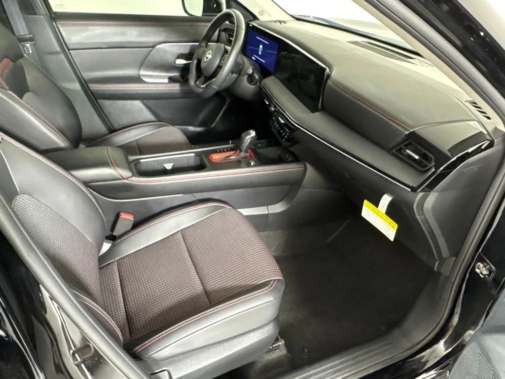 Used 2025 Black Nissan SR image 17