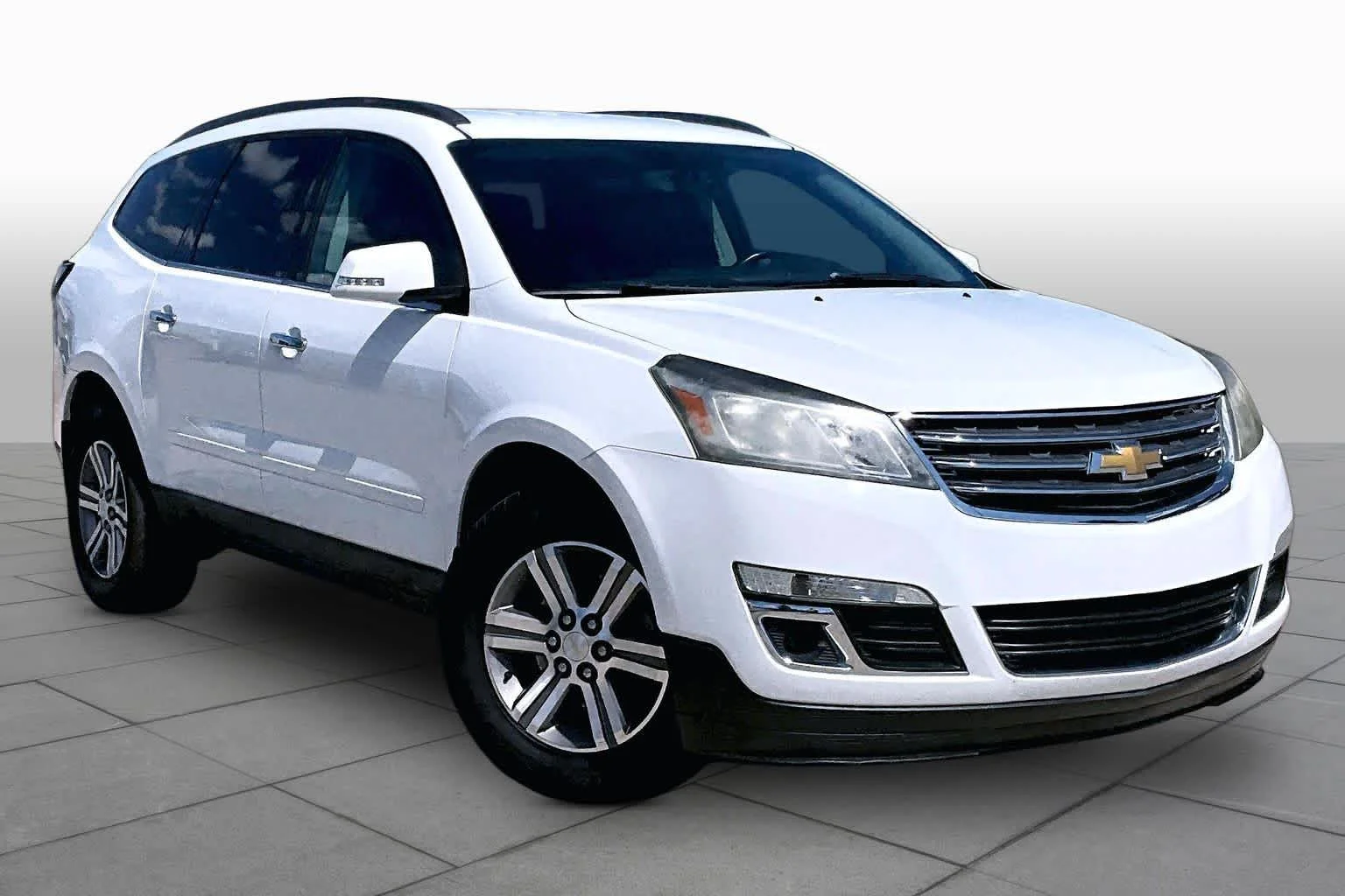 Used 2016 Summit White Chevrolet LT image 3