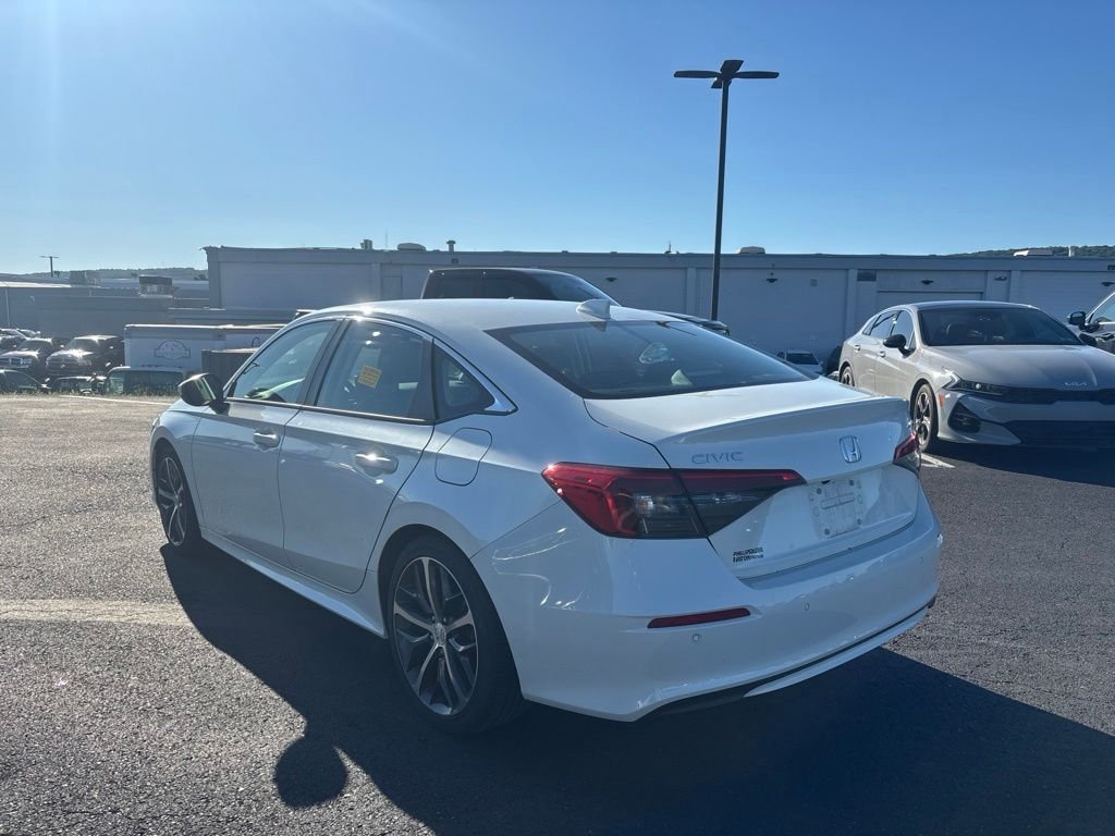 Used 2023 White Honda Touring image 5