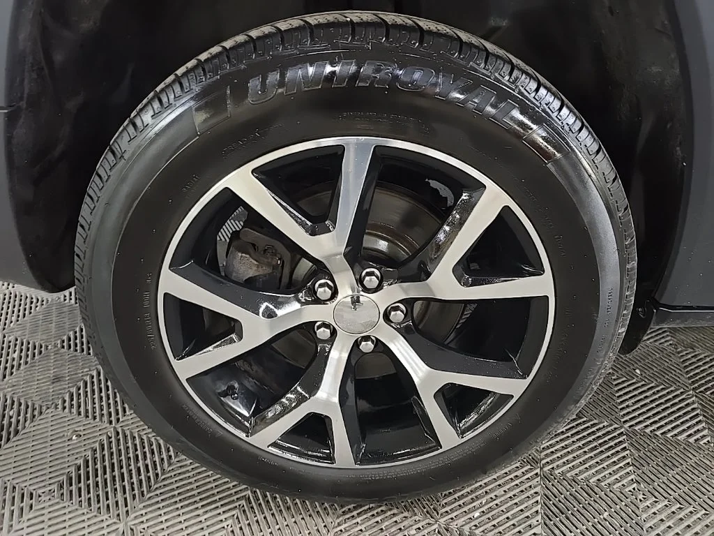 Used 2020 Gray Jeep Limited image 13