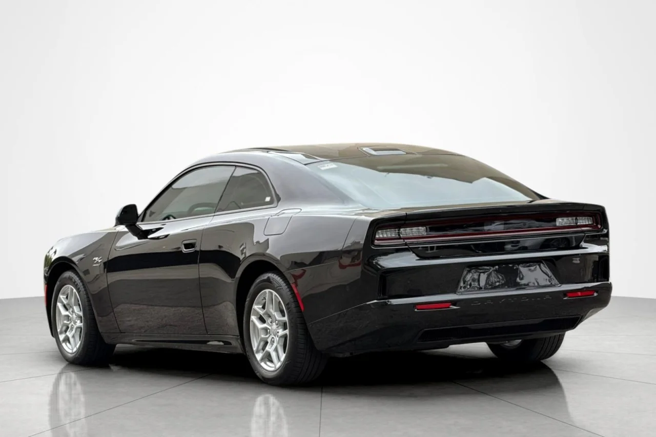 Used 2025 DIAMOND BLACK CRYST Dodge R/T image 3