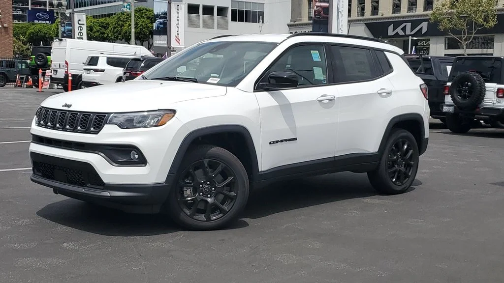 Used 2026 White Jeep Latitude image 32