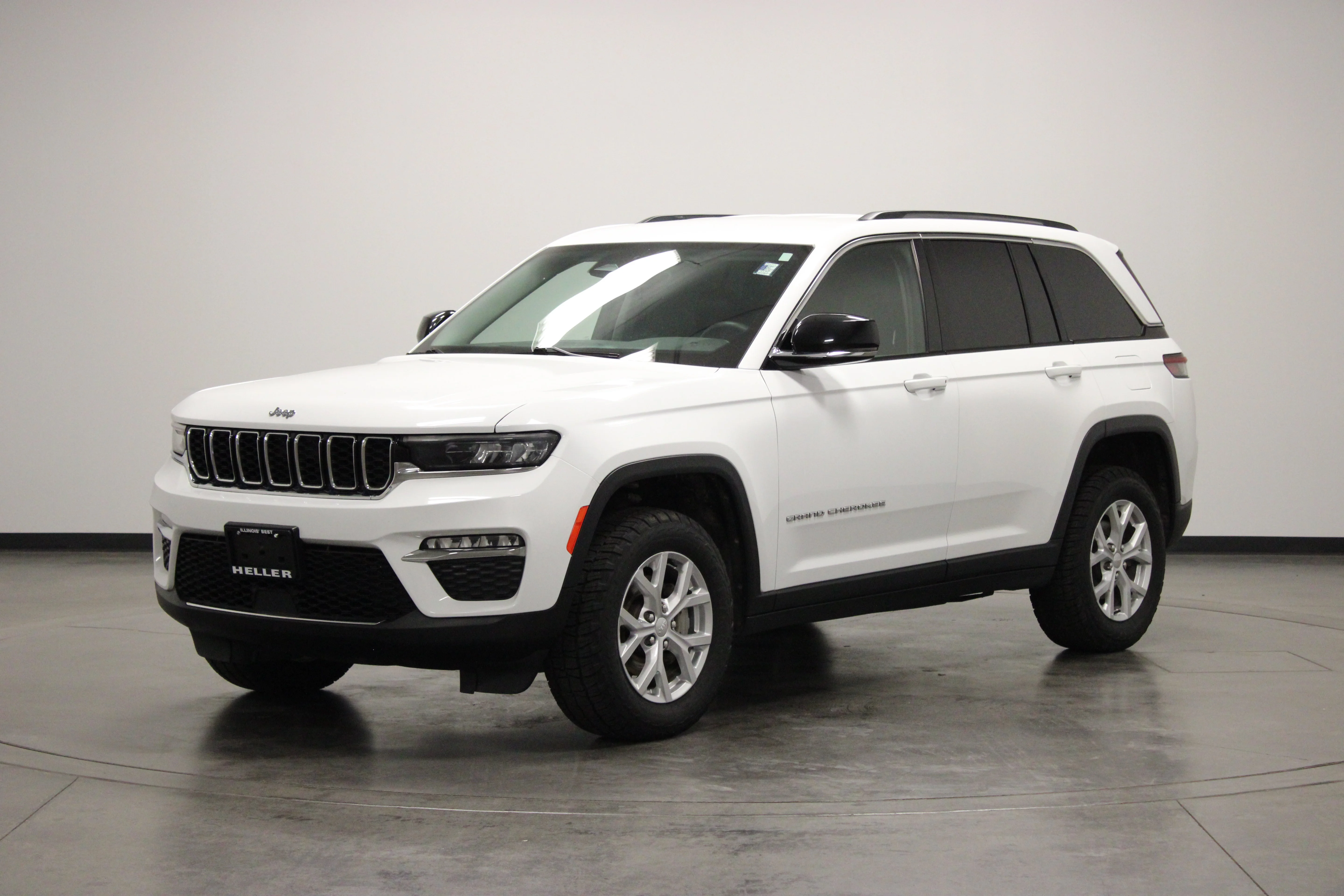 Used 2023 Bright White Clearcoat Jeep Limited image 4