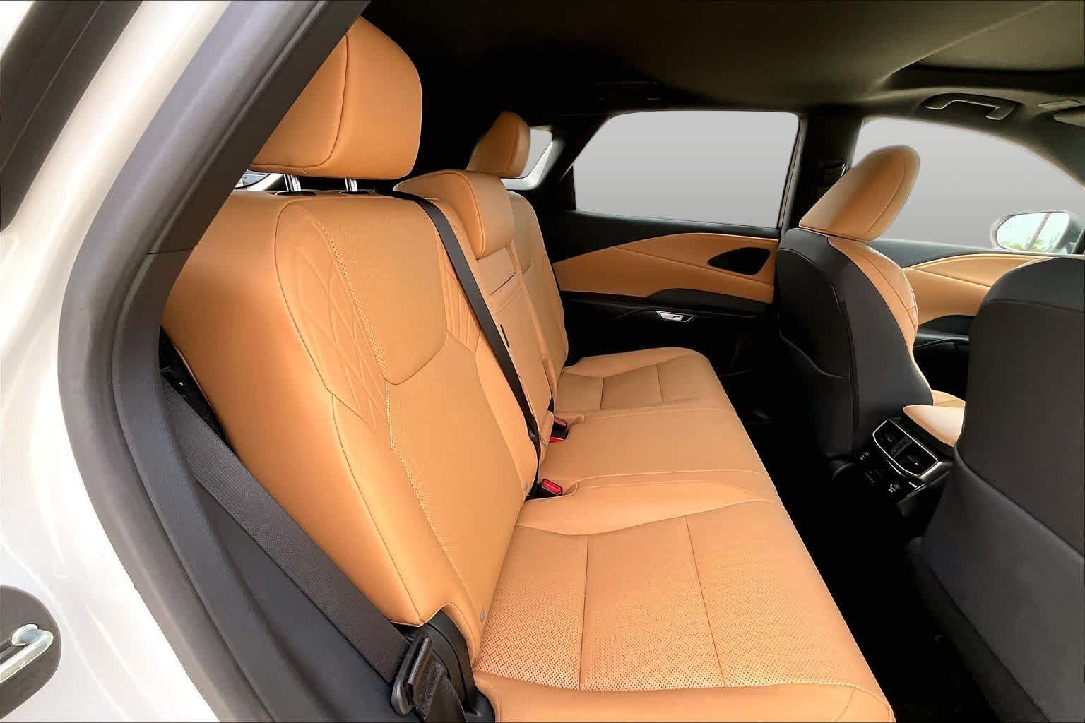 Used 2025 Eminent White Pearl Lexus Premium image 20