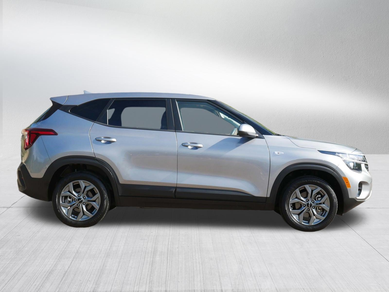 Used 2025 Steel Gray Kia LX image 5