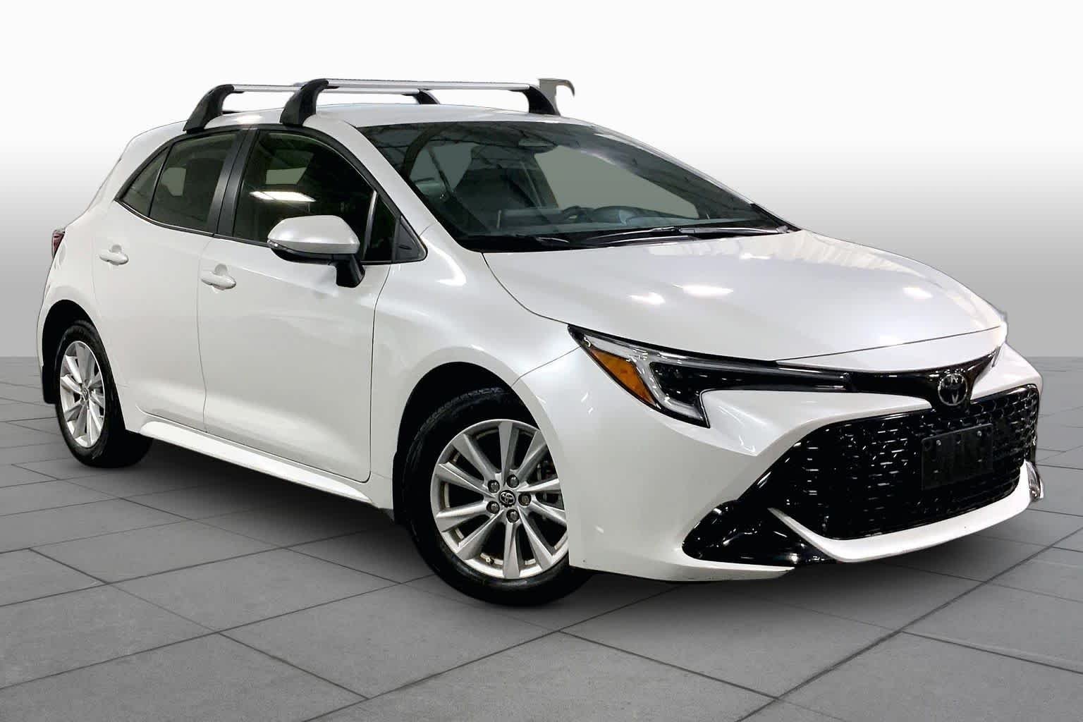 Used 2024 Wind Chill Pearl Toyota SE image 3
