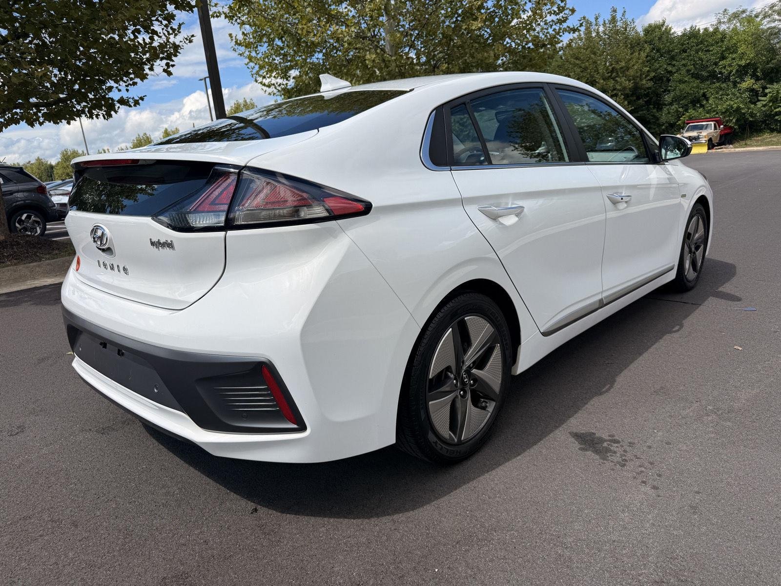Used 2020 Ceramic White Hyundai Limited image 5