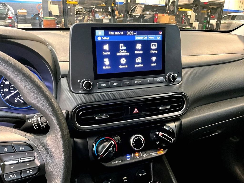 Used 2022 White Hyundai SEL image 19