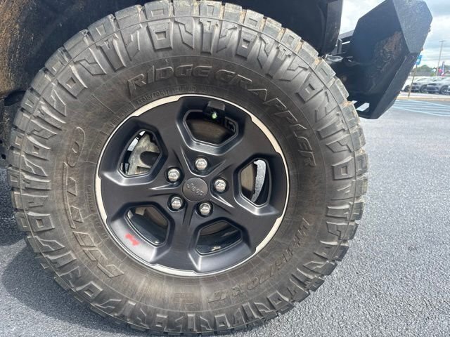 Used 2022 Gray Jeep Rubicon image 4