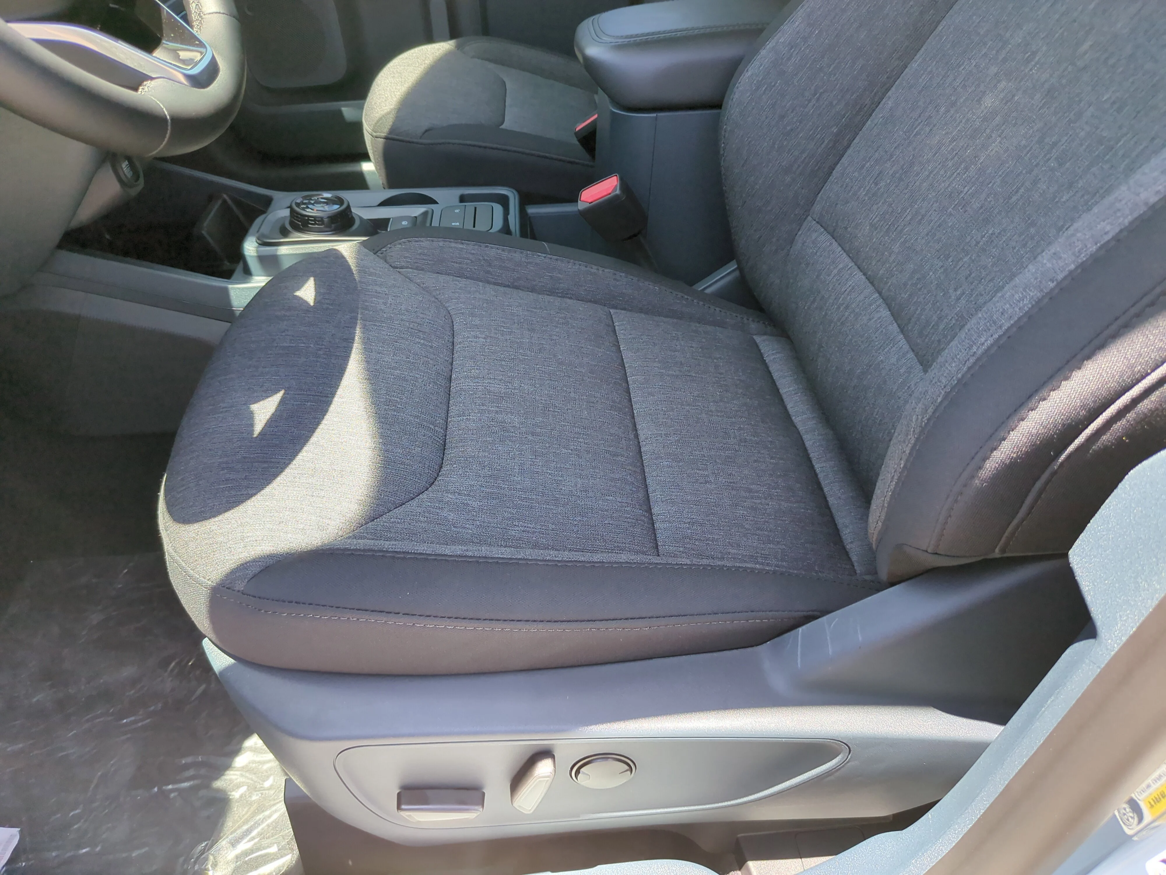 New 2025 Azure Gray Metallic Tri-Coat Ford XLT image 15