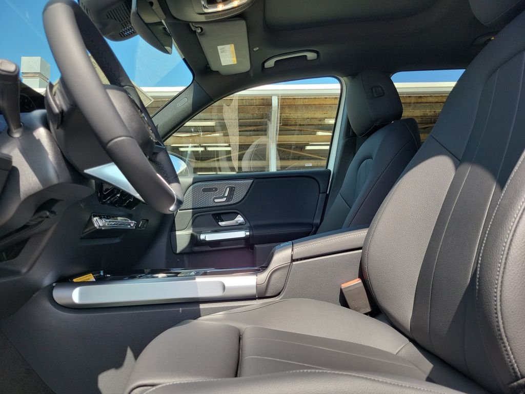 New 2026 Polar White Mercedes-Benz GLB 250 image 21