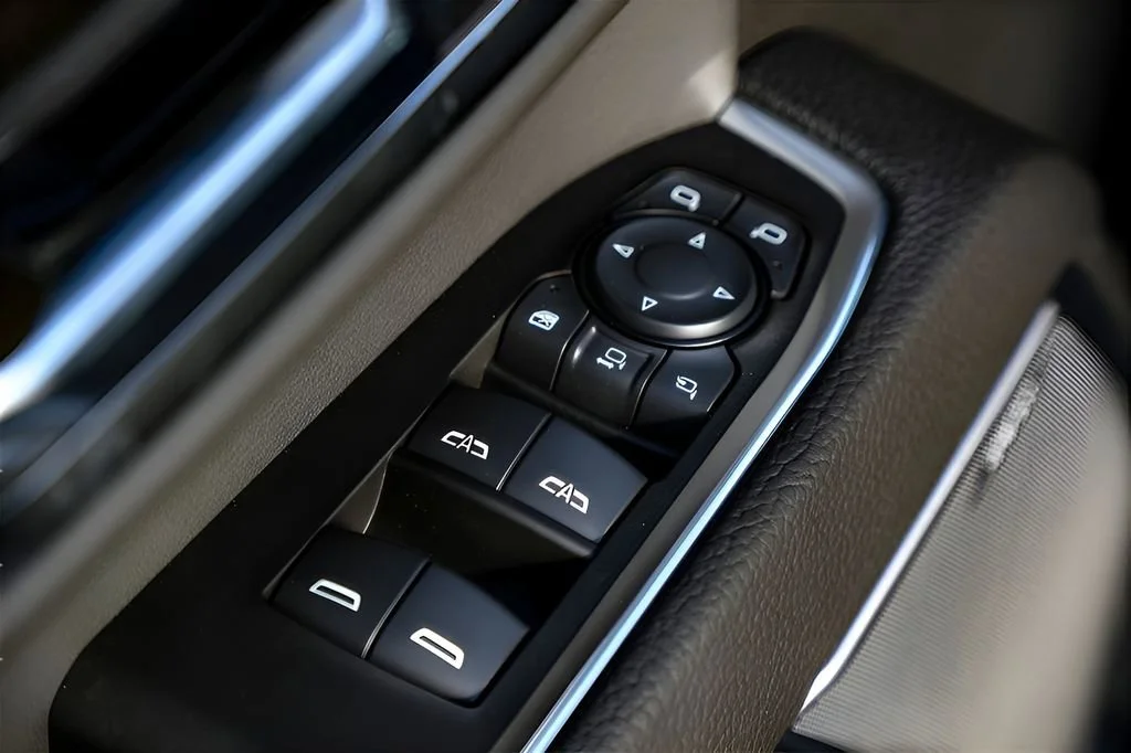 Used 2025 Onyx Black GMC Denali image 22