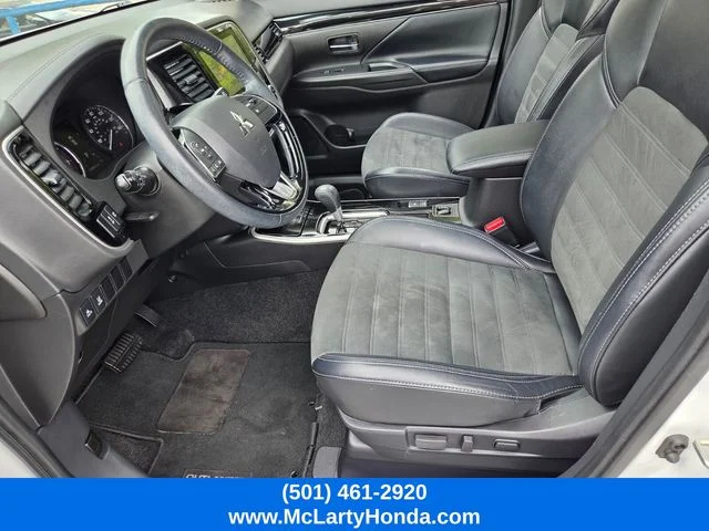 Used 2020 White Mitsubishi SE image 10