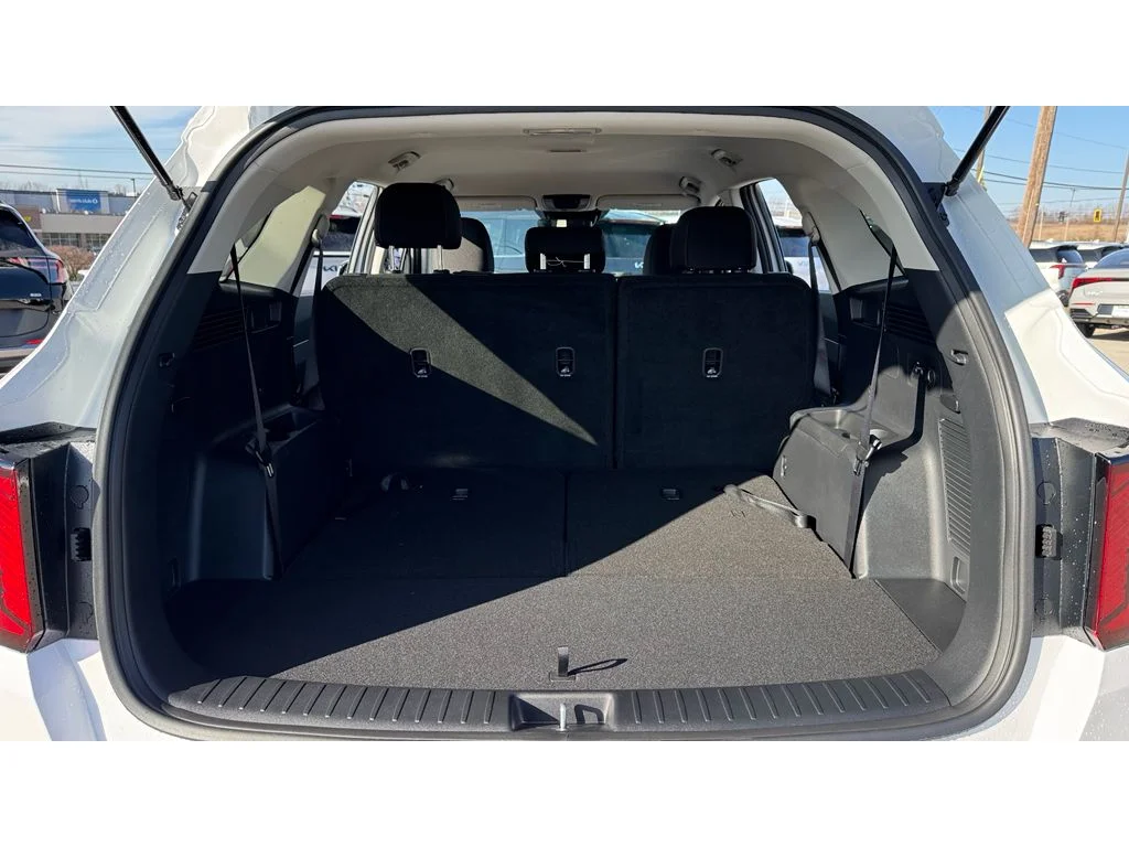Used 2026 Whi Kia LX image 7