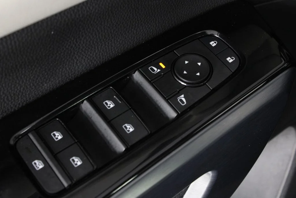 2025 Nissan Pathfinder SL - Photo 24