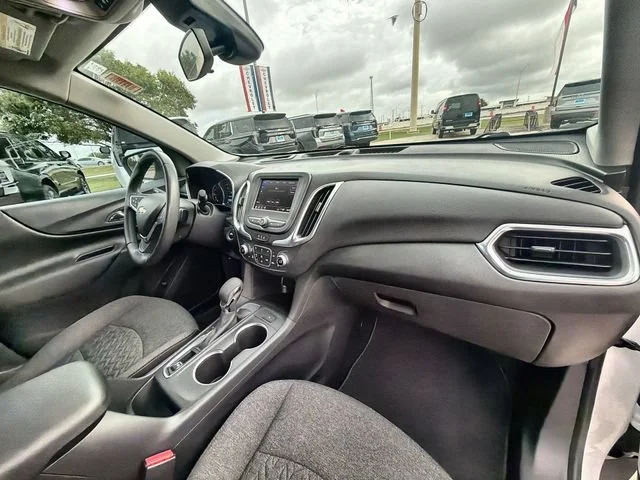 Certified Used 2022 Iridescent Pearl Tricoat Chevrolet LT image 28