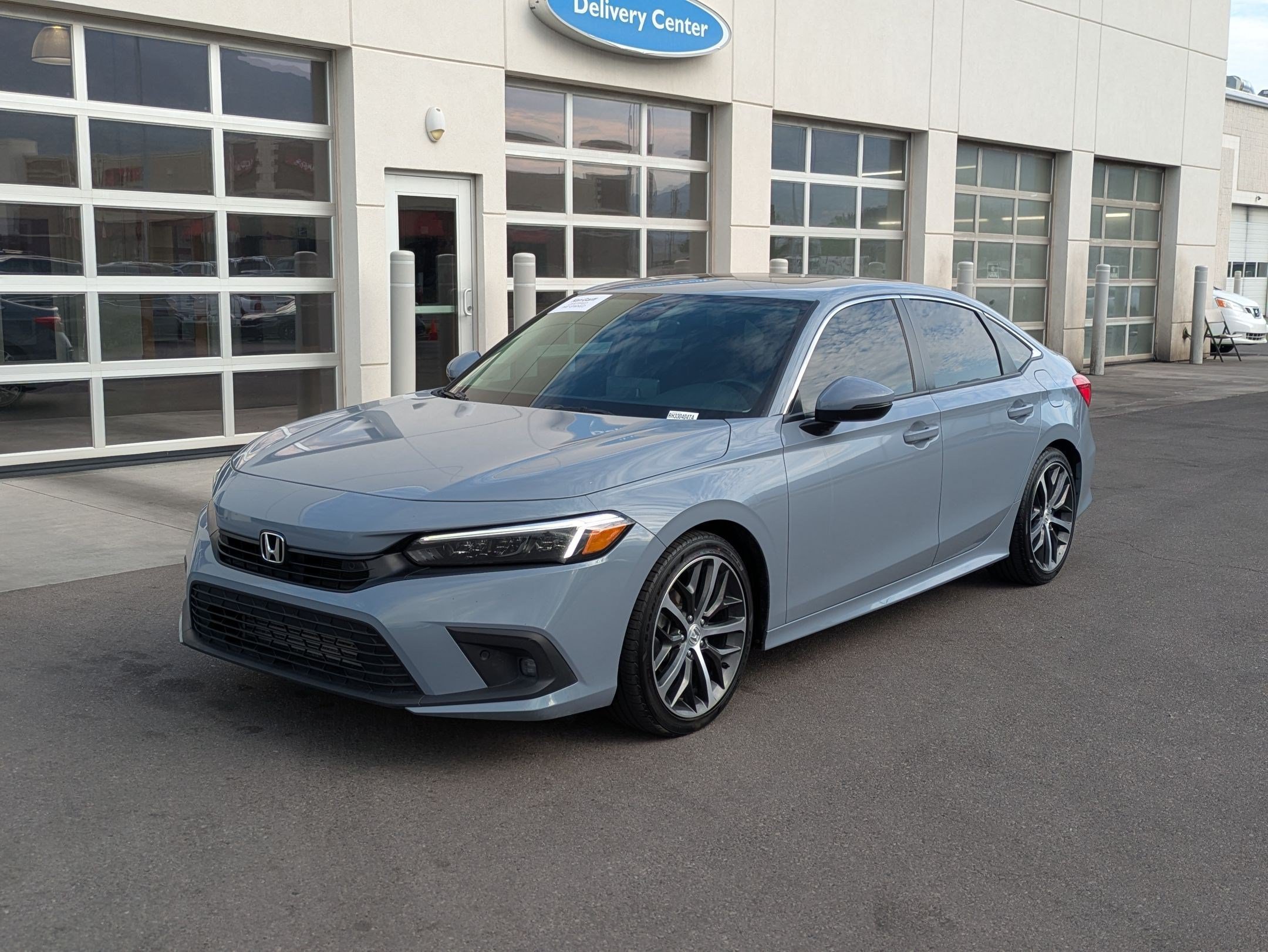 Used 2024 Sonic Gray Pearl Honda Touring image 9