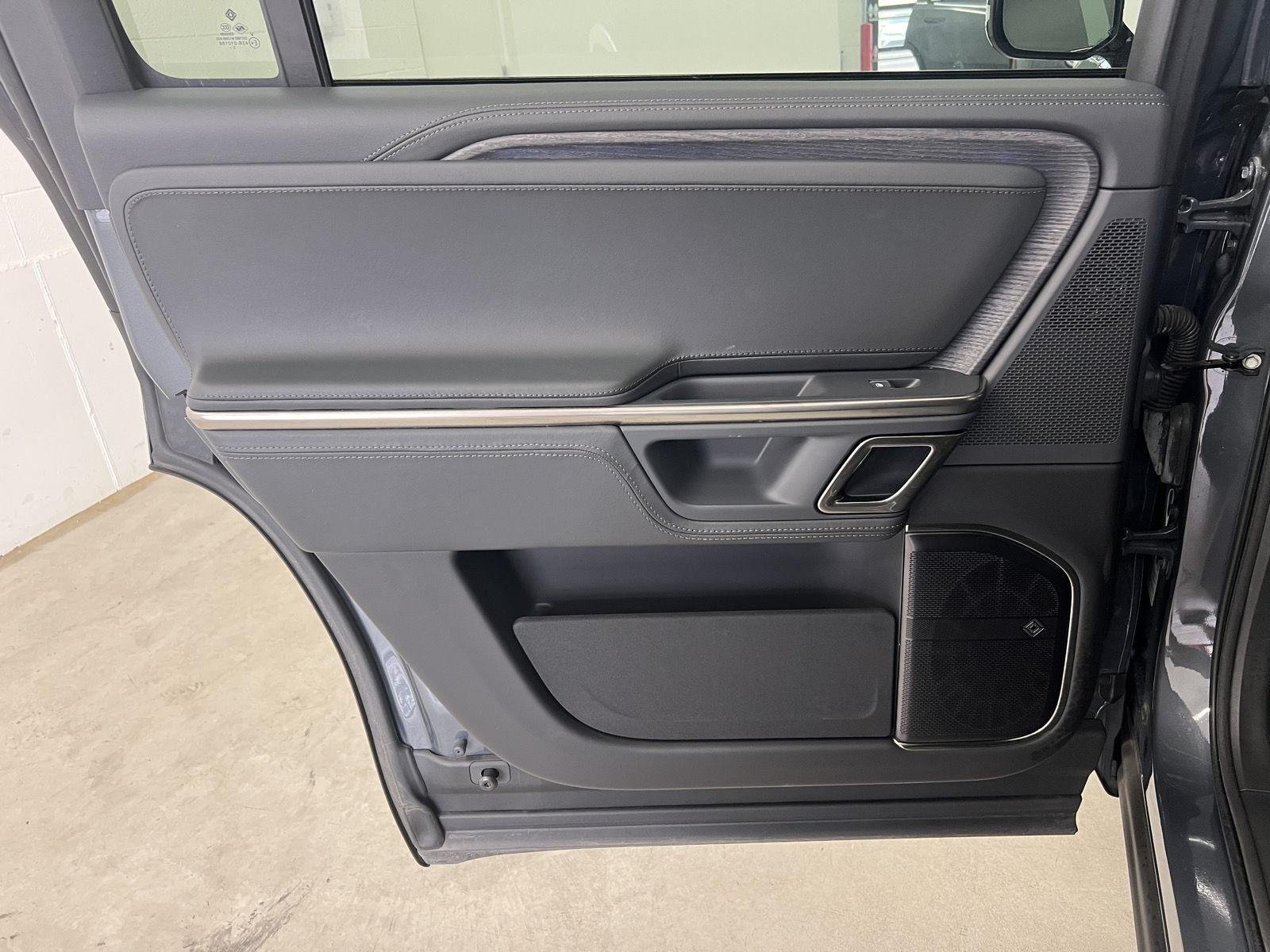 2024 Rivian R1S Adventure - Photo 22