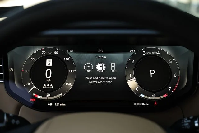 New 2026 Carpathian Grey Land Rover SE image 40