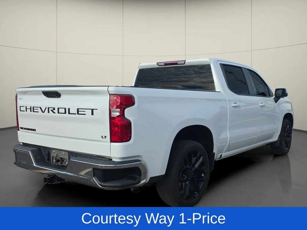 Used 2022 White Chevrolet LT image 9