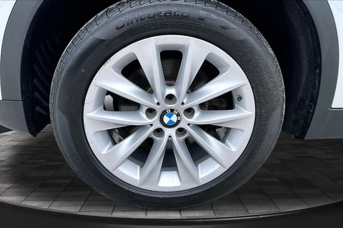 Used 2017 Silver BMW xDrive28i image 36