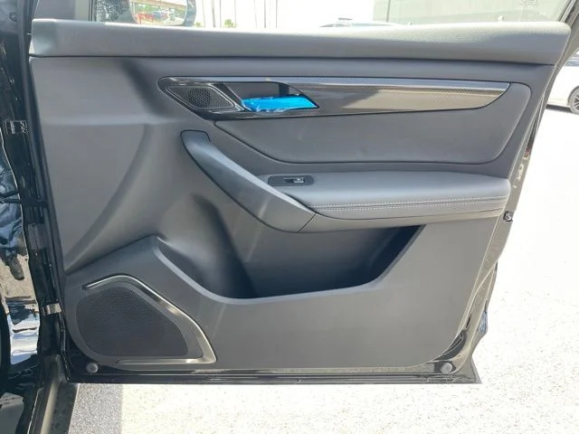 2025 VinFast VF 8 Eco - Photo 22