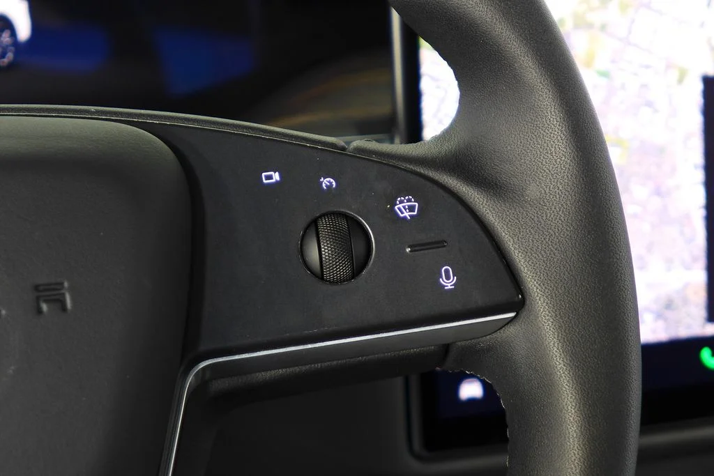 Used 2024  Tesla Base image 29