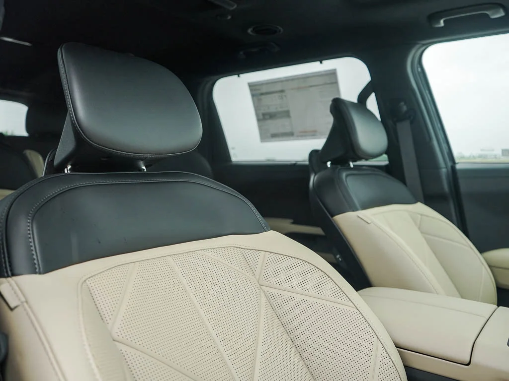 New 2027 Ivory Silver Kia EX AWD image 12