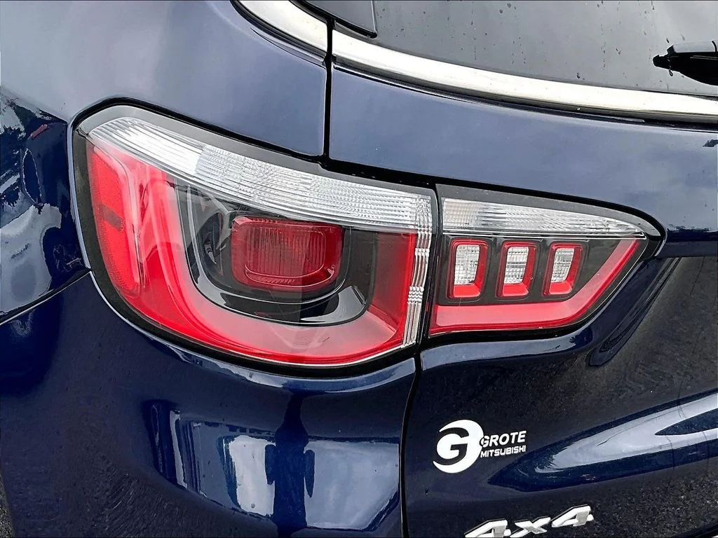 Used 2019 Blue Jeep Latitude image 31