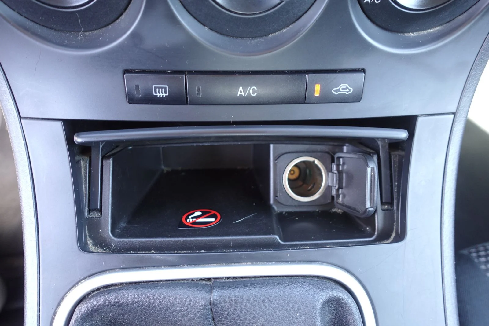 Used 2013 Crystal White Pearl Mica Mazda i SV image 22