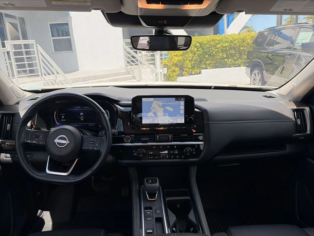 Used 2024 White Nissan Platinum image 10