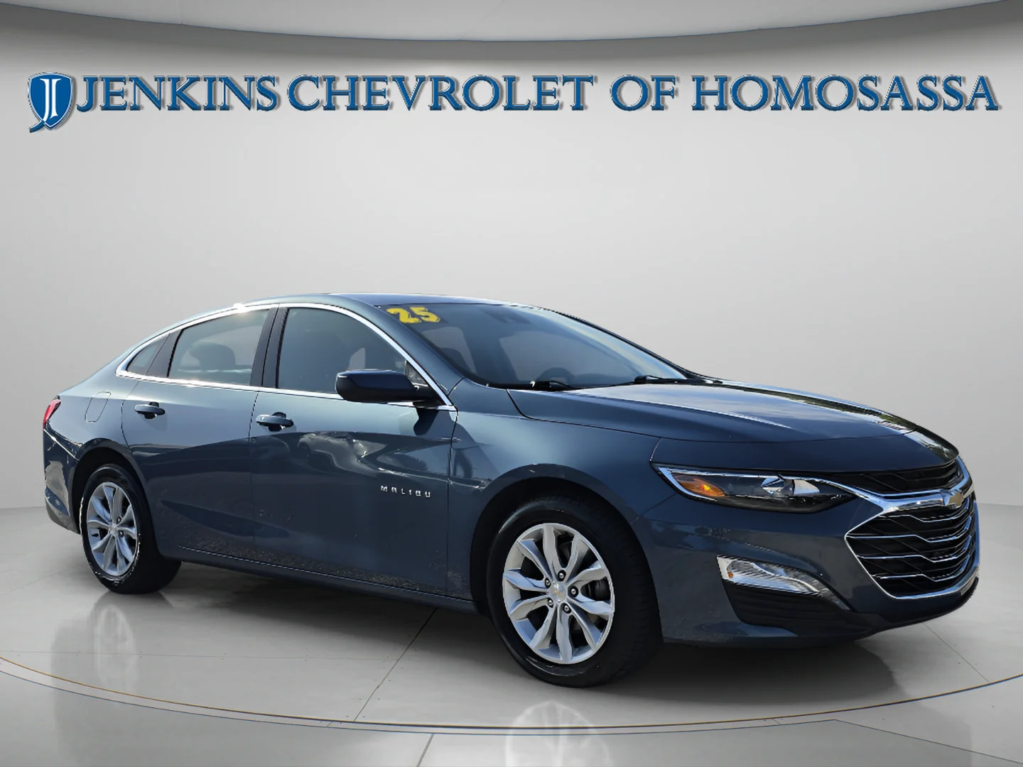 Used 2025 Lakeshore Blue Metallic Chevrolet LT image 2