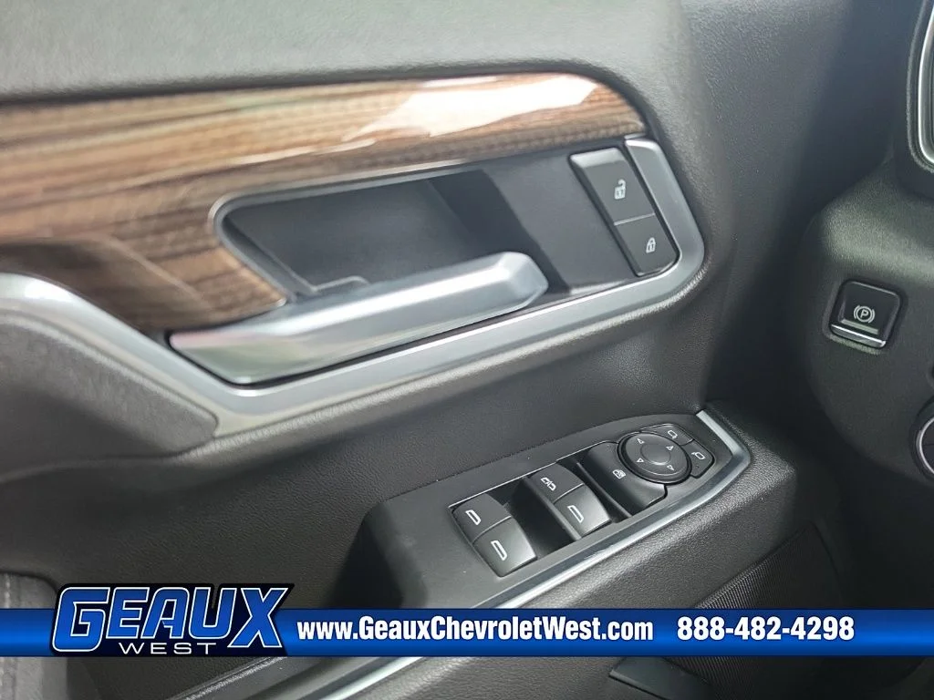 Used 2025 White Chevrolet LT image 24