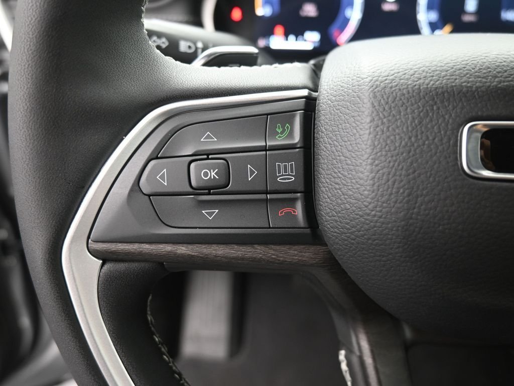 New 2026 Silver Zynith Exterior Paint Jeep Altitude image 7